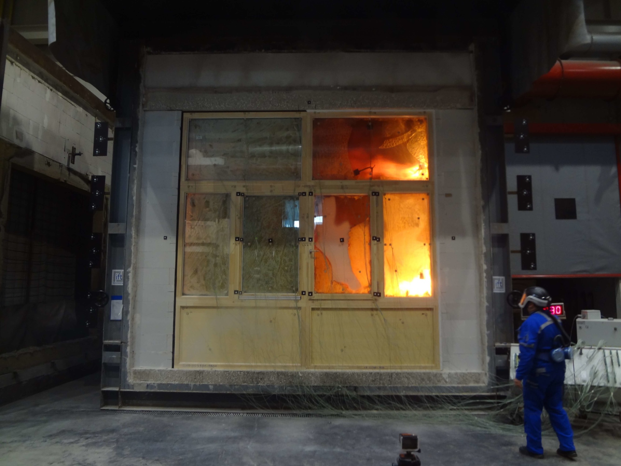 Brandschutzfenster F90 Prüfung