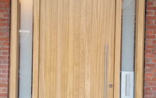 Haustür mit Seitenteilen aus Eiche RC 2